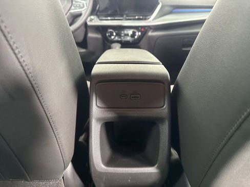 Used 2025 Chevrolet Trax LT w/ LT Convenience Package FWD image 23