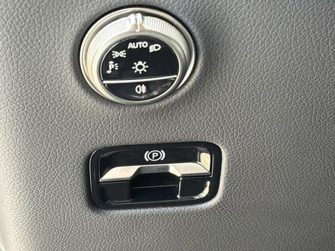 Used 2025 Mercedes-Benz GLC 300 4MATIC image 20