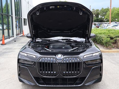 Used 2025 BMW 740i w/ Premium Package RWD image 26