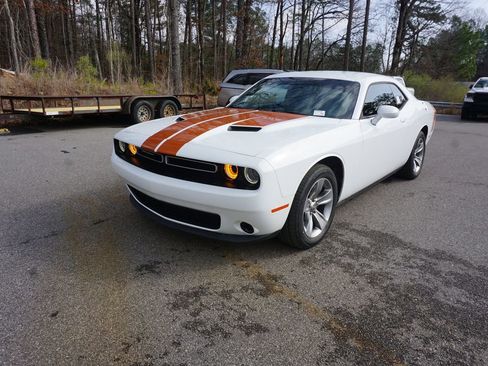 Used 2016 Dodge Challenger SXT image 20