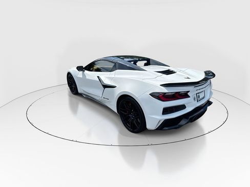 Used 2024 Chevrolet Corvette Z06 RWD image 6