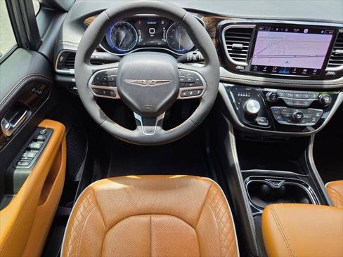 Certified 2022 Chrysler Pacifica Pinnacle FWD image 18