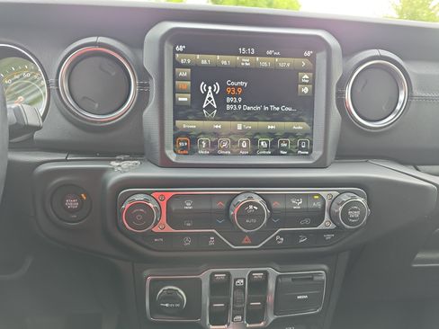 Used 2019 Jeep Wrangler Unlimited Sahara w/ Quick Order Package 24M Moab AWD/4WD image 19