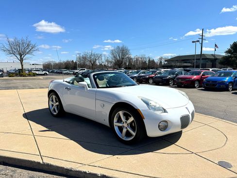 Used 2009 Pontiac Solstice Convertible w/ Premium Package image 10