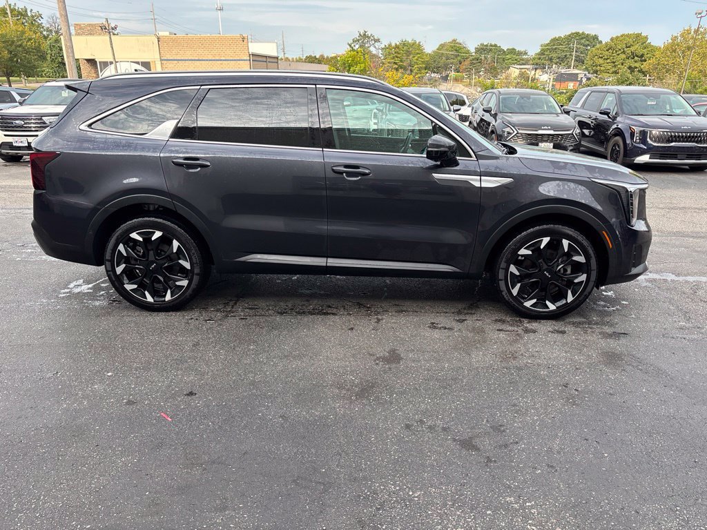 Used 2025 Kia Sorento SX FWD image 2
