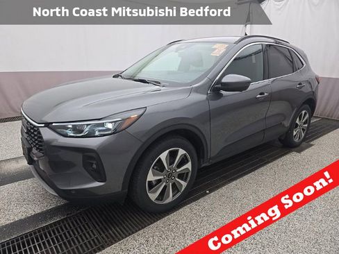 Used 2024 Ford Escape Platinum AWD/4WD image 1