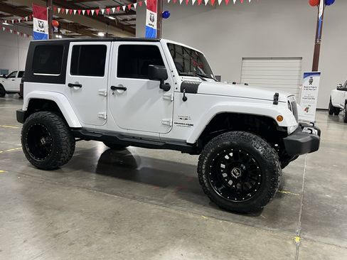 Used 2018 Jeep Wrangler Unlimited Sahara image 8