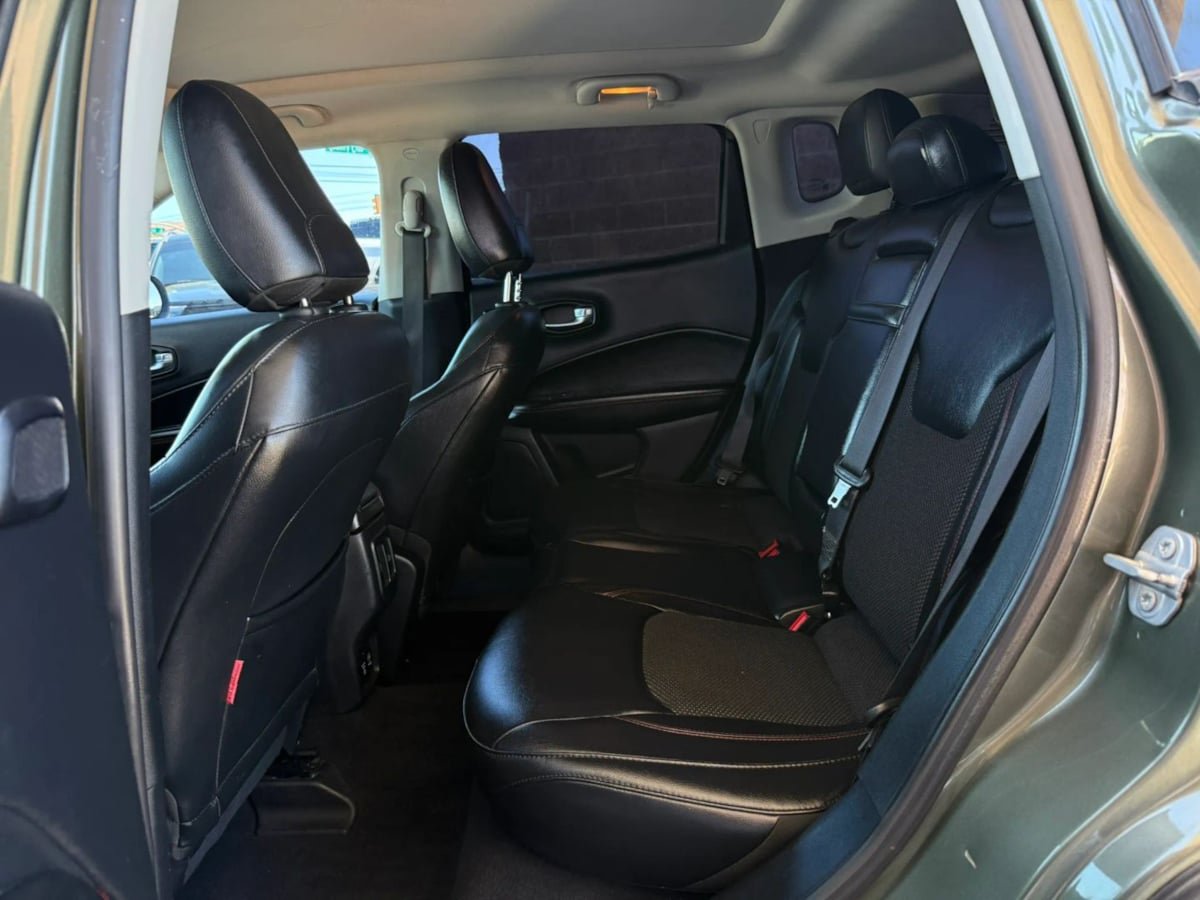 Used 2017 Jeep Compass Trailhawk AWD/4WD image 41