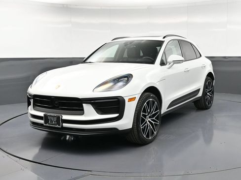 Certified 2026 Porsche Macan AWD/4WD image 1