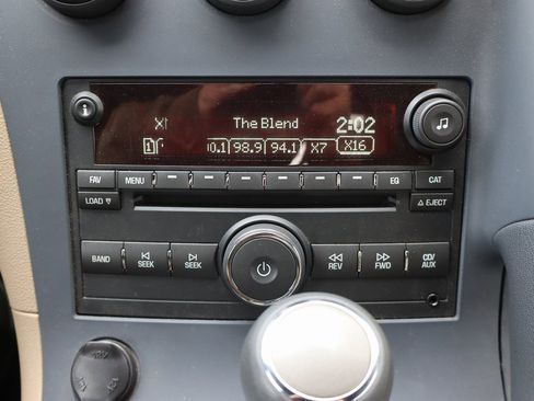 Used 2007 Pontiac Solstice Convertible w/ Premium Package image 10