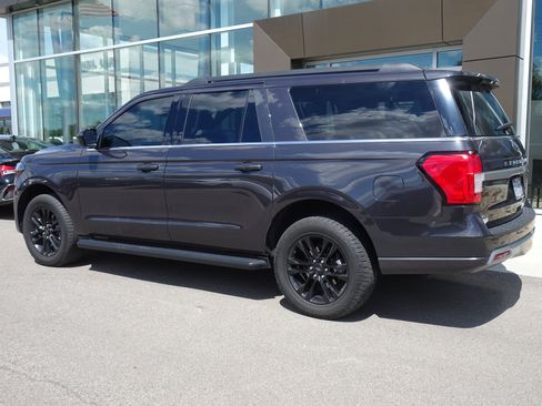 Used 2024 Ford Expedition Max XLT AWD/4WD image 3