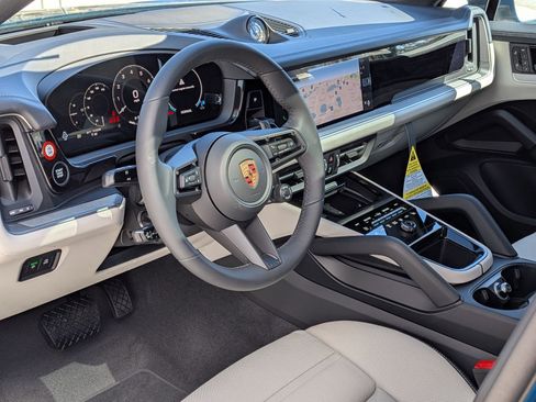 New 2026 Porsche Cayenne Coupe image 4