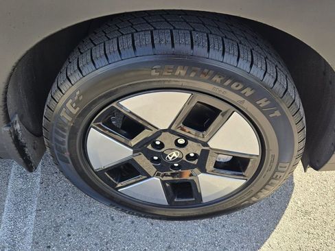 Used 2025 Hyundai Santa Fe SEL image 16