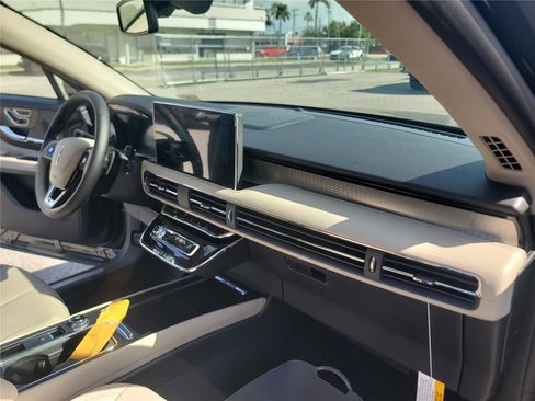 New 2026 Lincoln Corsair Premiere image 17