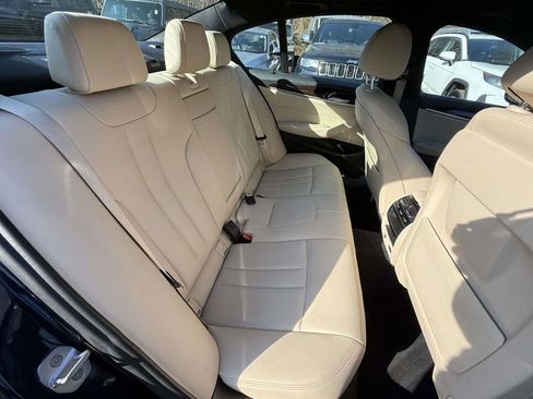 Used 2020 BMW 530i xDrive w/ Convenience Package image 9