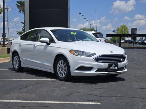 Used 2017 Ford Fusion S FWD image 3