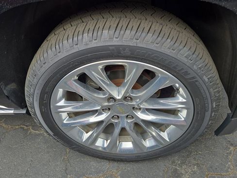 Used 2019 Chevrolet Suburban Premier w/ Premier Plus Edition image 3