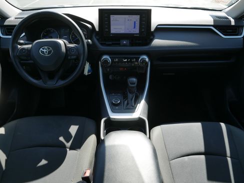Used 2021 Toyota RAV4 LE AWD/4WD image 10