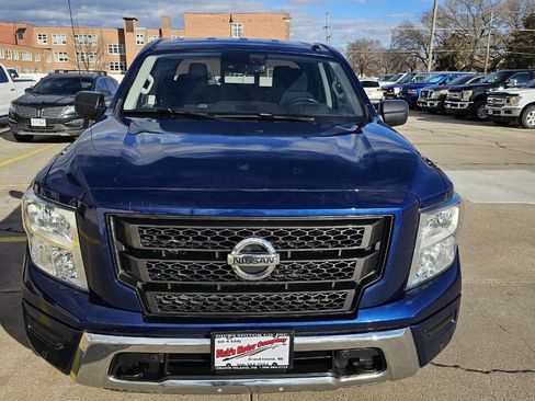 Used 2021 Nissan Titan SV w/ SV Convenience Package image 4