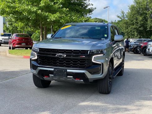Used 2024 Chevrolet Tahoe Z71 w/ Luxury Package AWD/4WD image 3