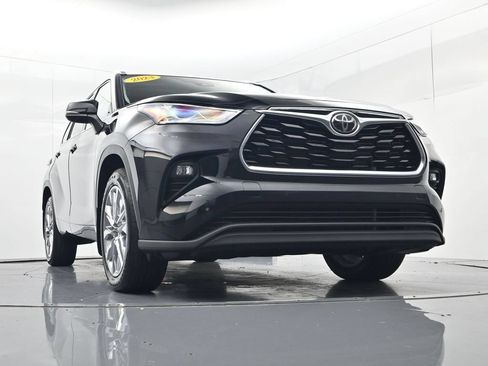Used 2023 Toyota Highlander Limited AWD/4WD image 43