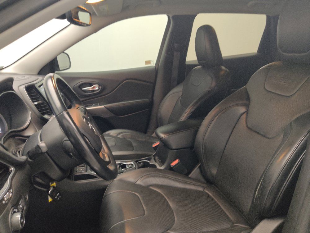 Used 2019 Jeep Cherokee Limited w/ Luxury Group FWD image 17