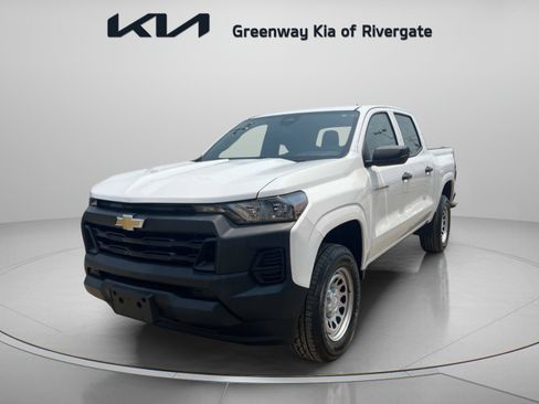 Used 2025 Chevrolet Colorado W/T RWD image 3