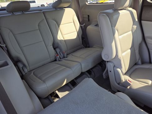 Used 2017 GMC Acadia SLT FWD image 23