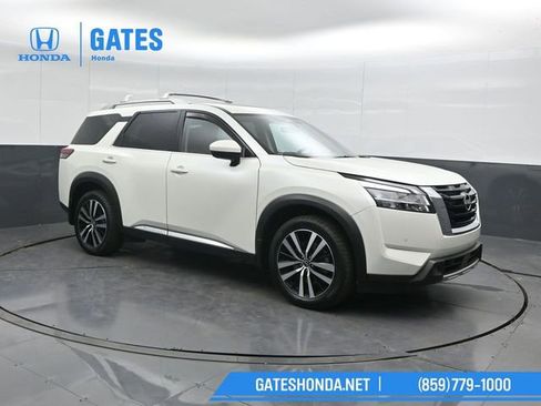 Used 2023 Nissan Pathfinder Platinum AWD/4WD image 4