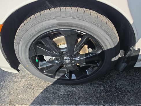 Certified 2024 Honda Odyssey Sport image 7