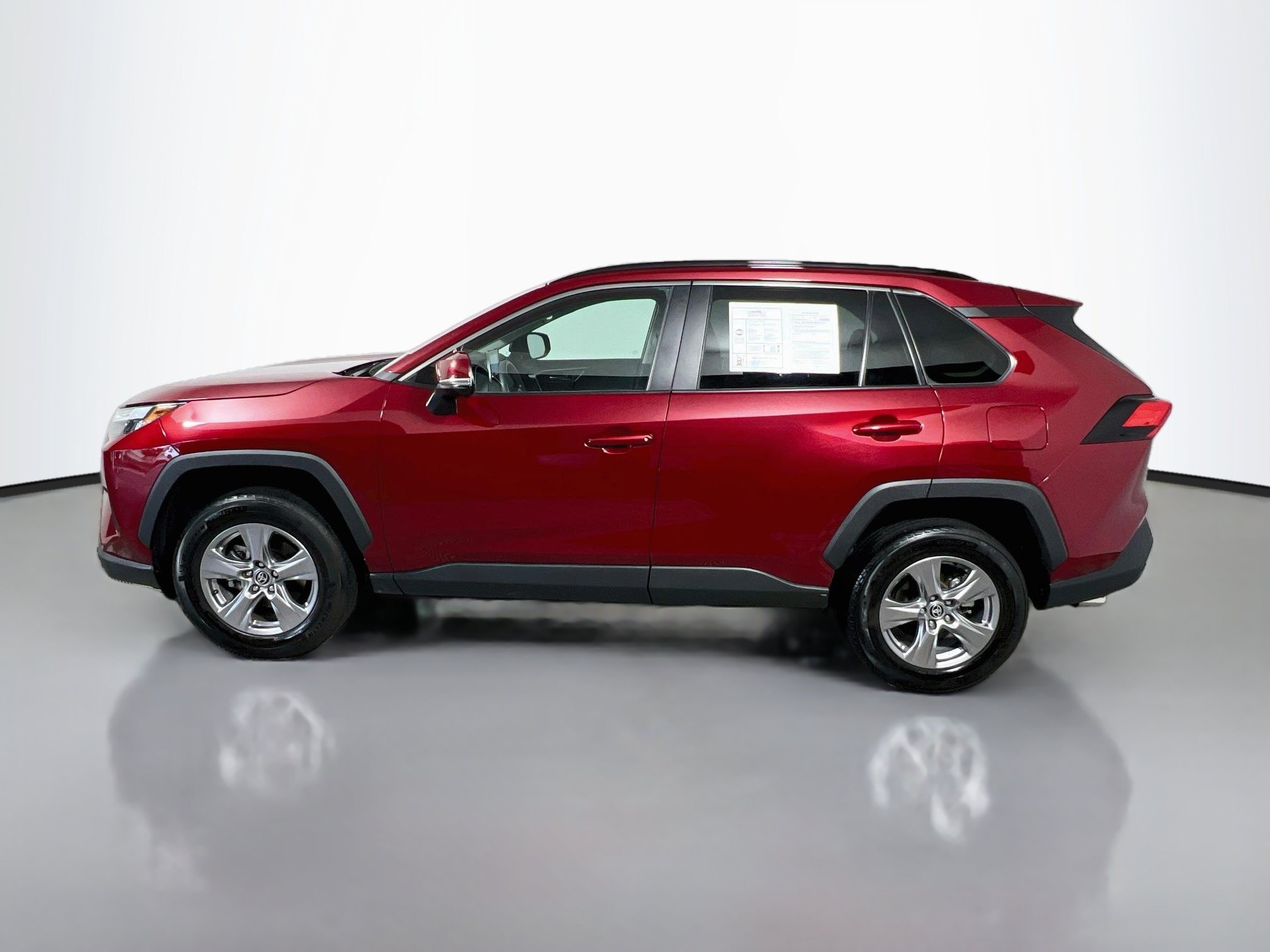 Used 2025 Toyota RAV4 XLE FWD image 9