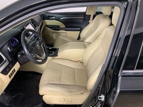 Used 2014 Toyota Highlander Limited image 32