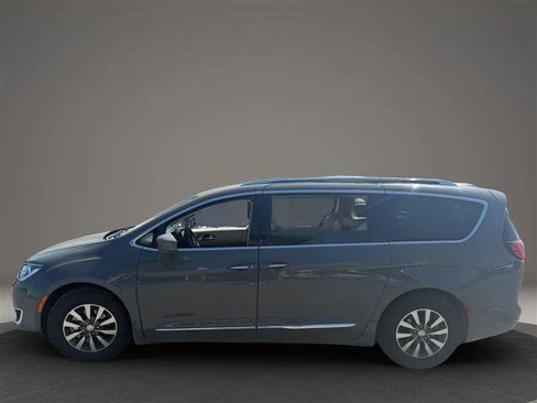 Used 2020 Chrysler Pacifica Touring-L Plus FWD image 1