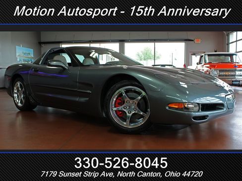 Used 2004 Chevrolet Corvette Coupe w/ Preferred Equipment Group RWD image 2
