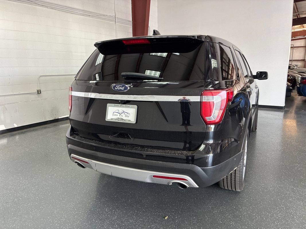 Used 2017 Ford Explorer Limited w/ Equipment Group 301A AWD/4WD image 4