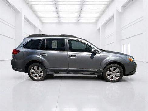 Used 2011 Subaru Outback 2.5i Premium w/ All-Weather Pkg AWD/4WD image 3