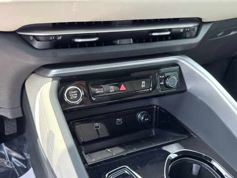 Used 2025 Audi Q5 Premium w/ Convenience Package AWD/4WD image 15