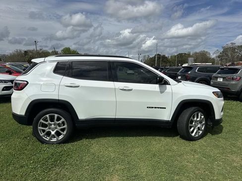 Used 2023 Jeep Compass Latitude AWD/4WD image 7