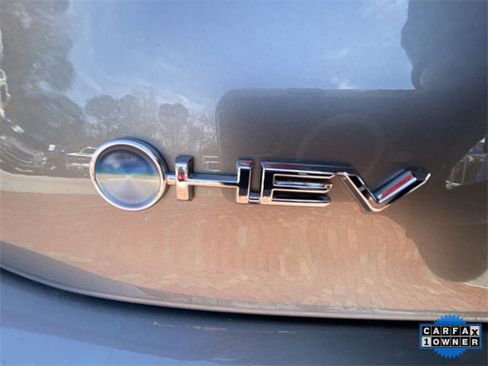 Used 2025 Toyota Camry SE image 32