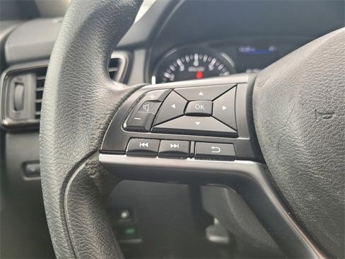 Used 2020 Nissan Rogue S image 28