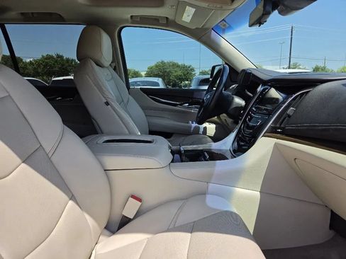 Used 2018 Cadillac Escalade Premium Luxury AWD/4WD image 25