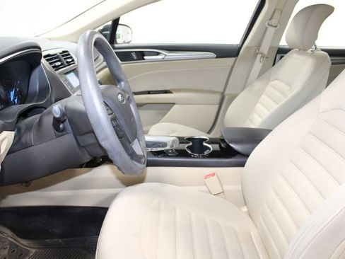 Used 2014 Ford Fusion SE FWD image 16