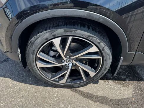 Used 2021 Volvo XC40 T5 R-Design w/ Climate Package image 9