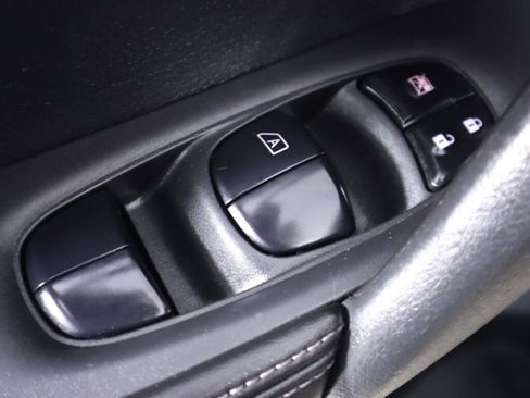 Used 2020 Nissan Rogue SV w/ Premium Package FWD image 28