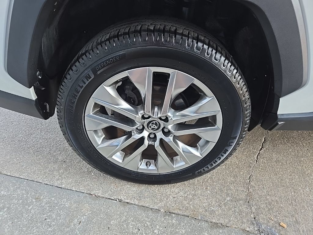 Used 2019 Toyota RAV4 Limited w/ Cold Weather Package AWD/4WD image 26
