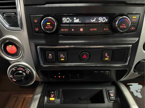 Used 2019 Nissan Titan SL w/ Off-Road Package image 19
