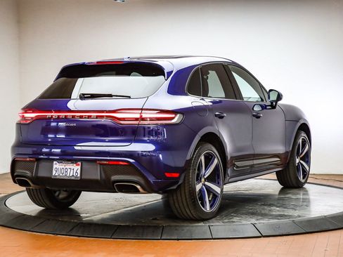 Certified 2025 Porsche Macan AWD/4WD image 6