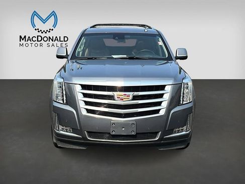 Used 2019 Cadillac Escalade ESV Luxury AWD/4WD image 3