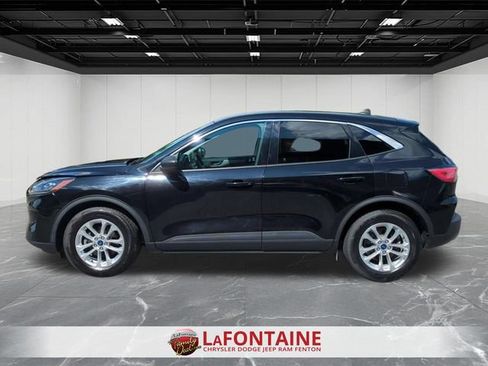 Used 2022 Ford Escape SE w/ Cold Weather Package FWD image 2