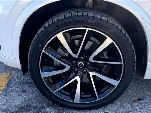 Used 2021 Volvo XC90 T6 Momentum w/ Climate Package image 8